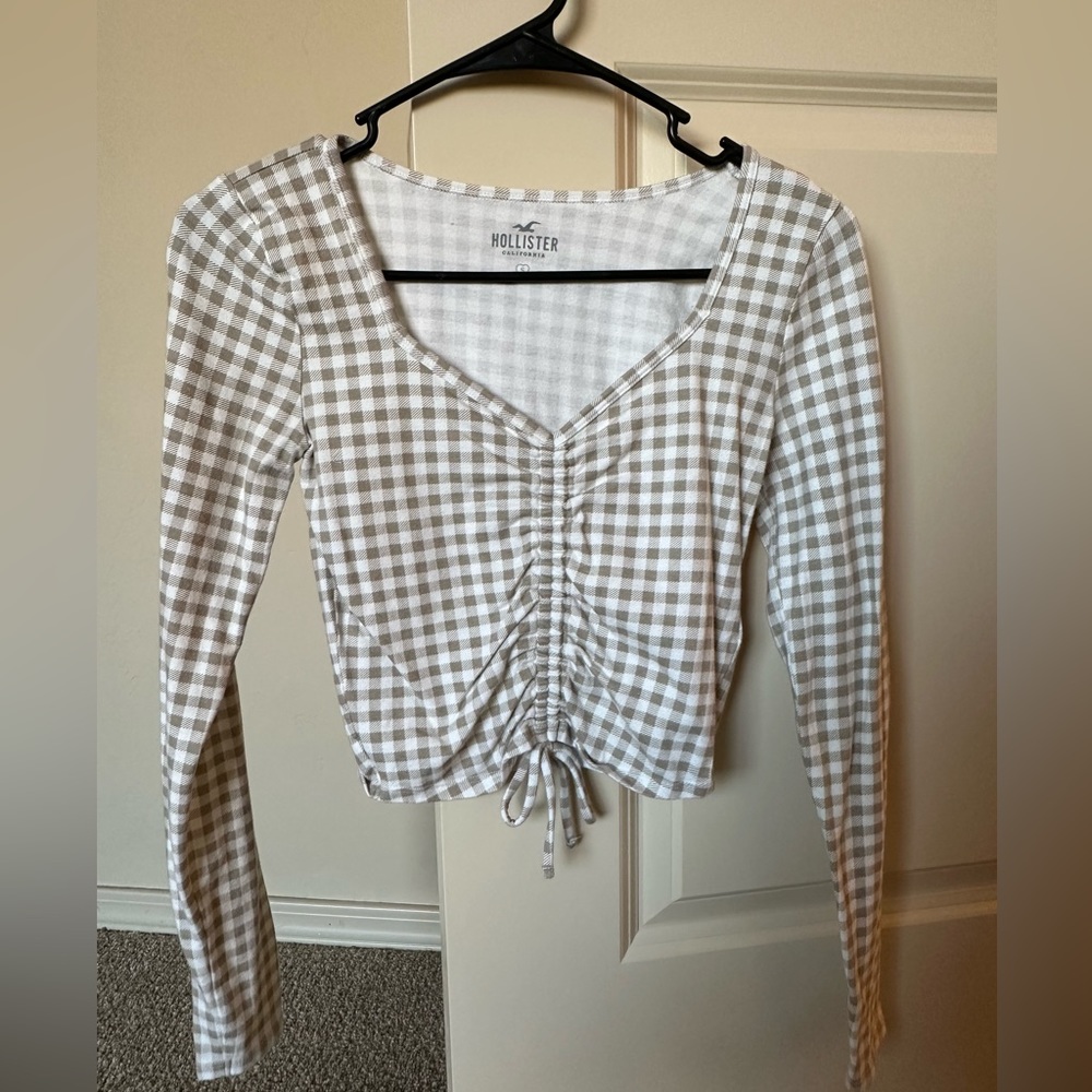 Cropped checkered, long sleeve shirt